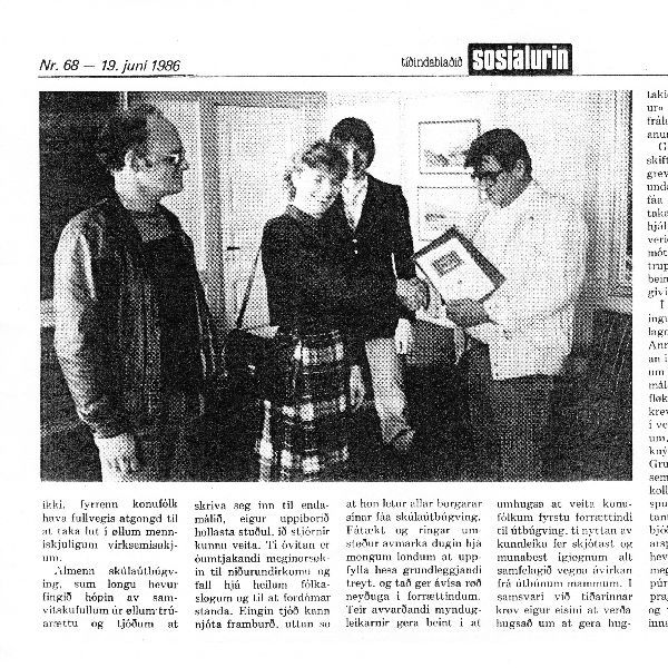 Atla P.Dam - Løgmaður tekur ímóti Friðar Brævi 1986